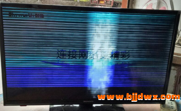 请问创维液晶彩电32E360E开机刚开始是横条