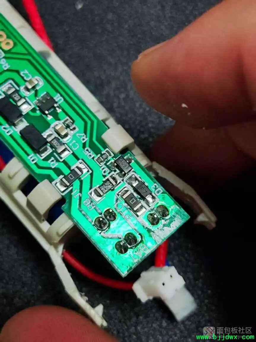 9827689b7e48f82539c9409444284663.jpg
