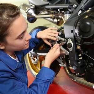 �����ͼ��������һ��Ħ�г���ֹ������Ҵ�����£�ԭ��һöӲ���ǵĻ�