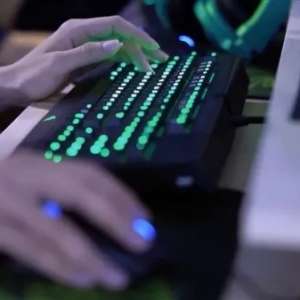 ���ܱ��Ƕ��45�������i9-9900K���ߵر���ǿ��Ϸ����