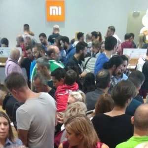 ��С��֮����һ�����ֻ��ݺݴ���ƻ������iPhone���ܻ�ӭ