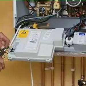 ȼ���ڹ�¯�������Ϸ�����ά�޷���