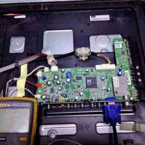 ����32CE660LEDҺ�����ӿ���ָʾ�ƺ���������˸�������Ӻ�ͱ���ɫ�����ź���