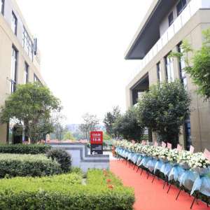 ��������ս���չ���ɳ�ع��Ĥ���� ���ٴ������һ�ߵ���Ʒ��