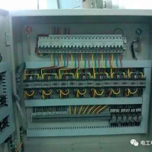 ����ɻ����ϵ繤��������������ά�޲���С����