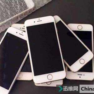 �����ֻ���ˮ�ж���ҿ�����iPhone�����è�壬��Ҳ���±�ƭ��