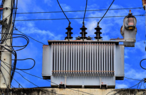 ���뿪���ڵ�·�������ԶϿ�������ã��Ա�֤ά����Ա�İ�ȫ