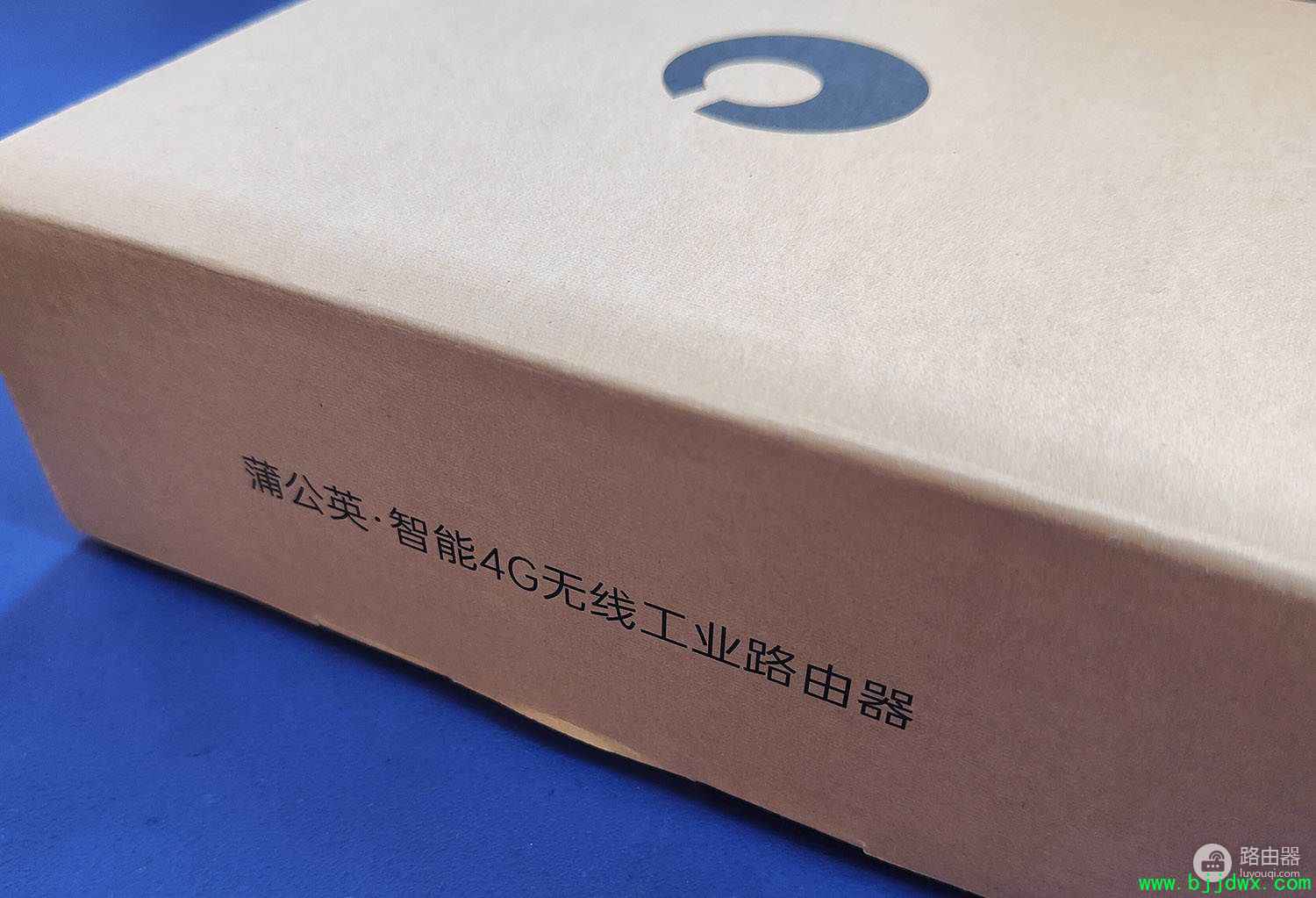 û����Ҳ�����£�4G��ҵ·�����ѹ�ӢR300A����